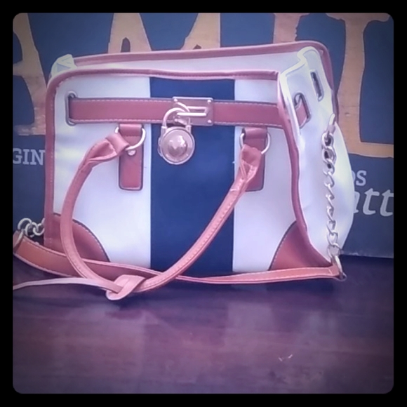 Michael Kors Purse - Picture 1 of 1